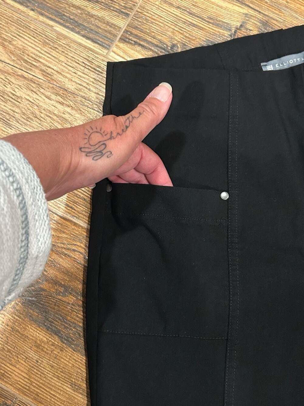 Elliott Lauren Angled Crop Cargo Pants in Black - Picture 4 of 9